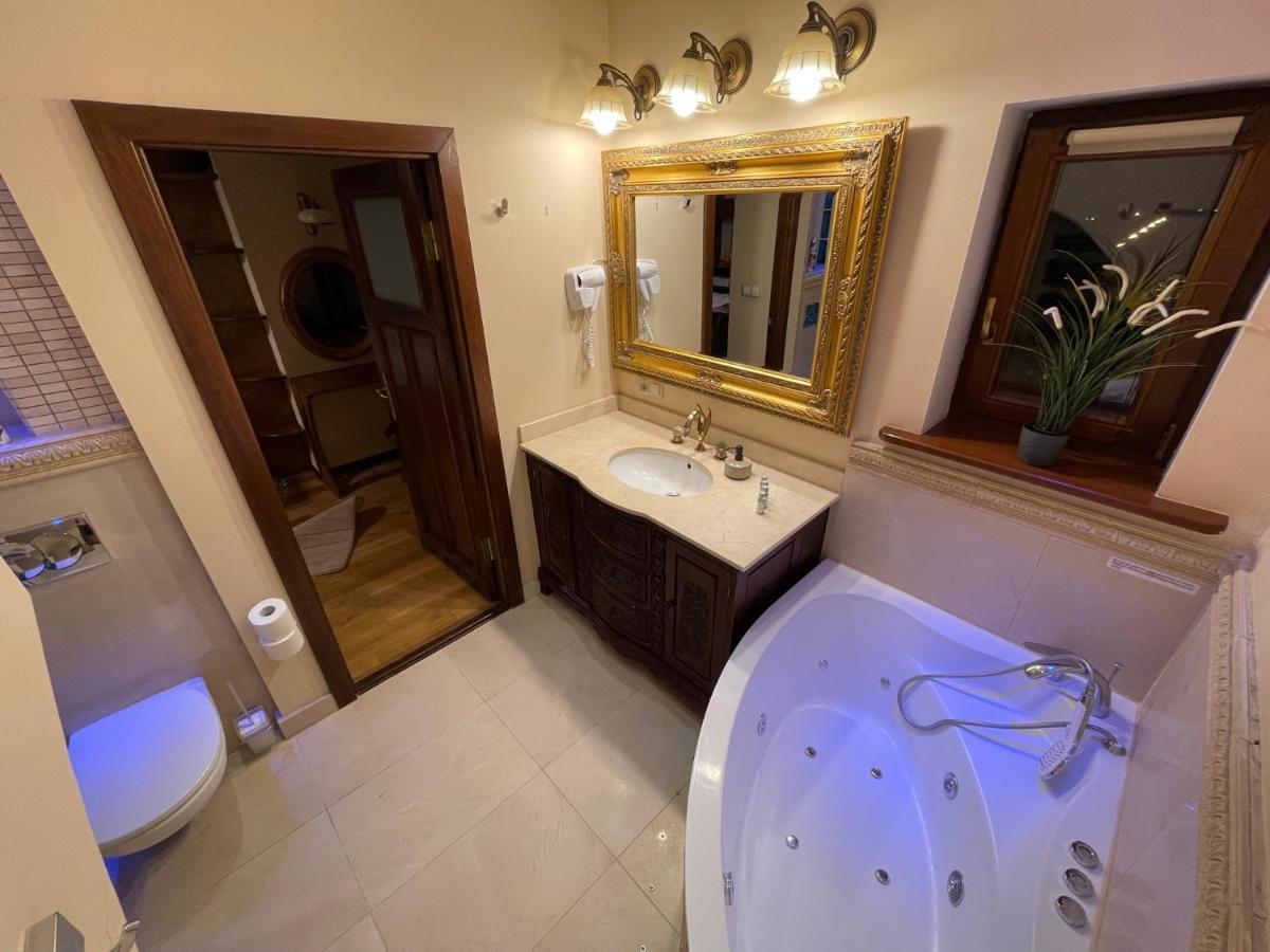 Dworek Oliwski Bed & Breakfast Gdansk Luaran gambar