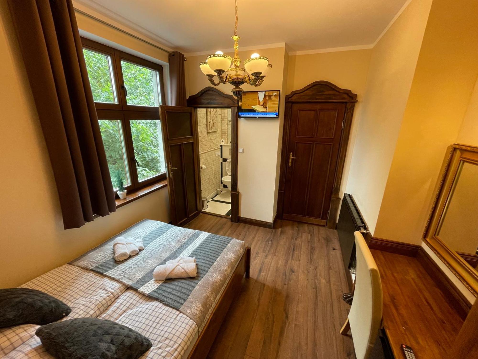 Dworek Oliwski Bed & Breakfast Gdansk Luaran gambar