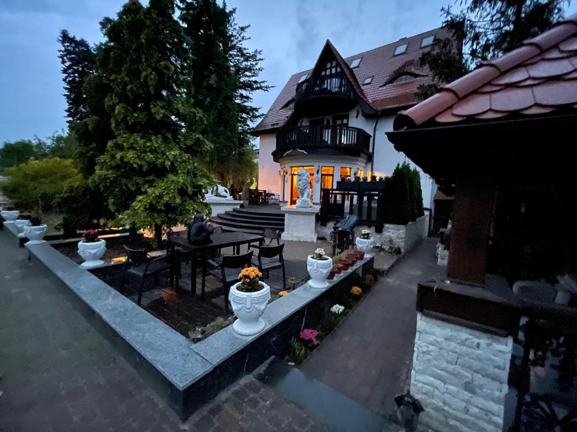 Dworek Oliwski Bed & Breakfast Gdansk Luaran gambar