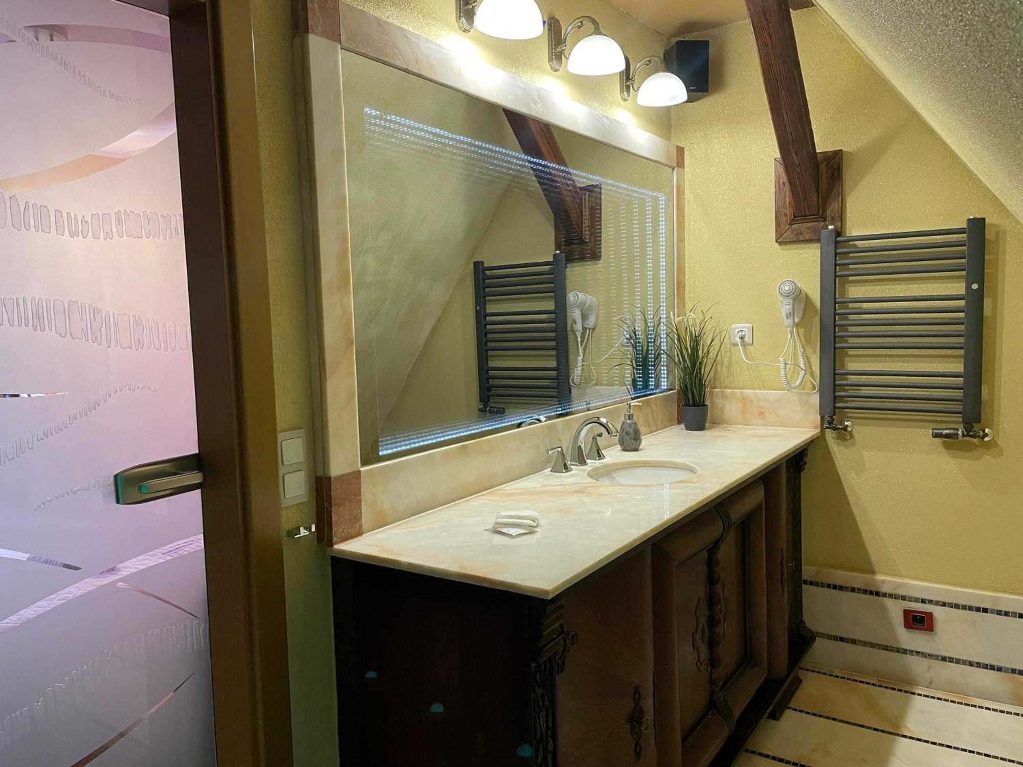 Dworek Oliwski Bed & Breakfast Gdansk Luaran gambar